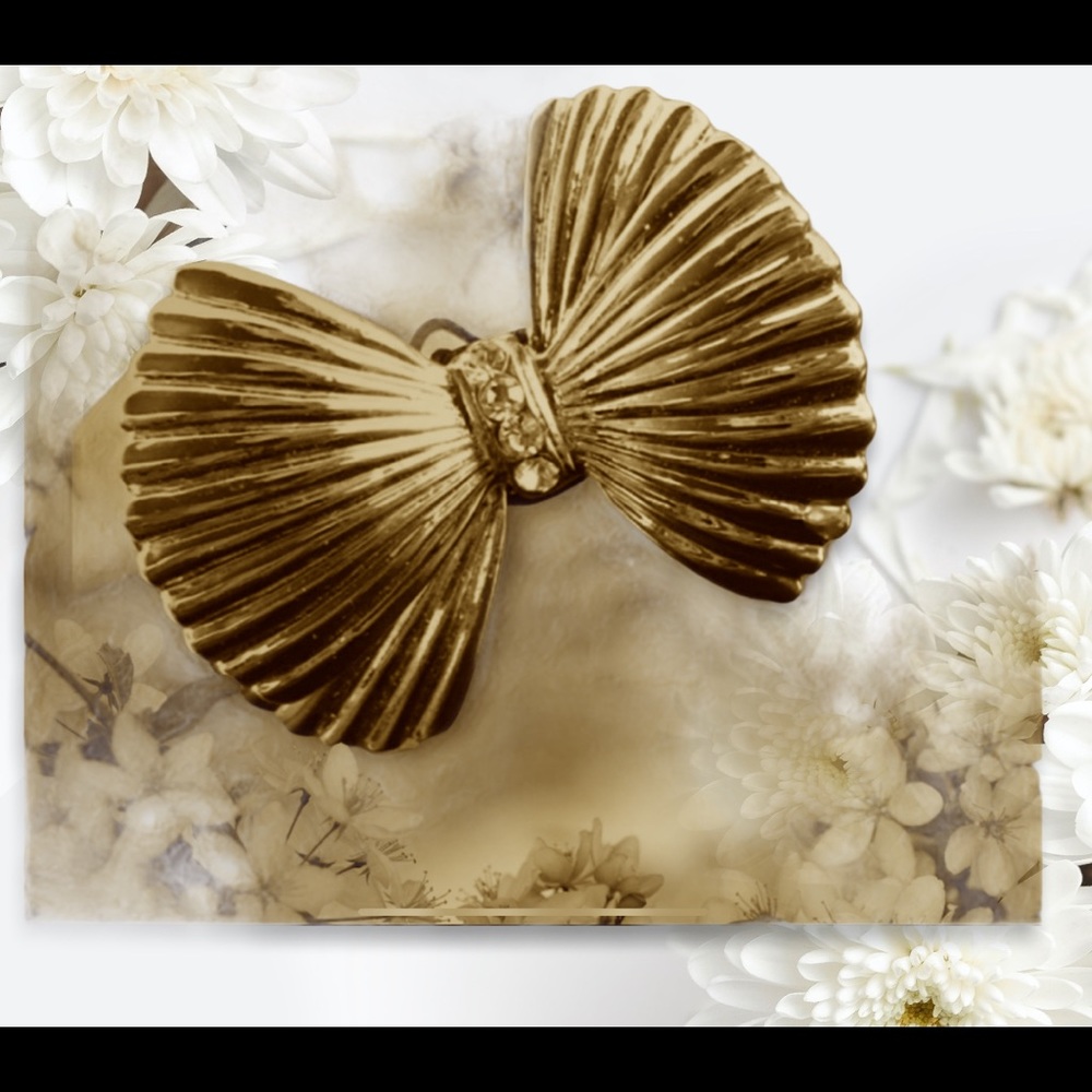 (REDUCED) LILLY PULITZER GOLD BOW BRACELET - Picture 1 of 6